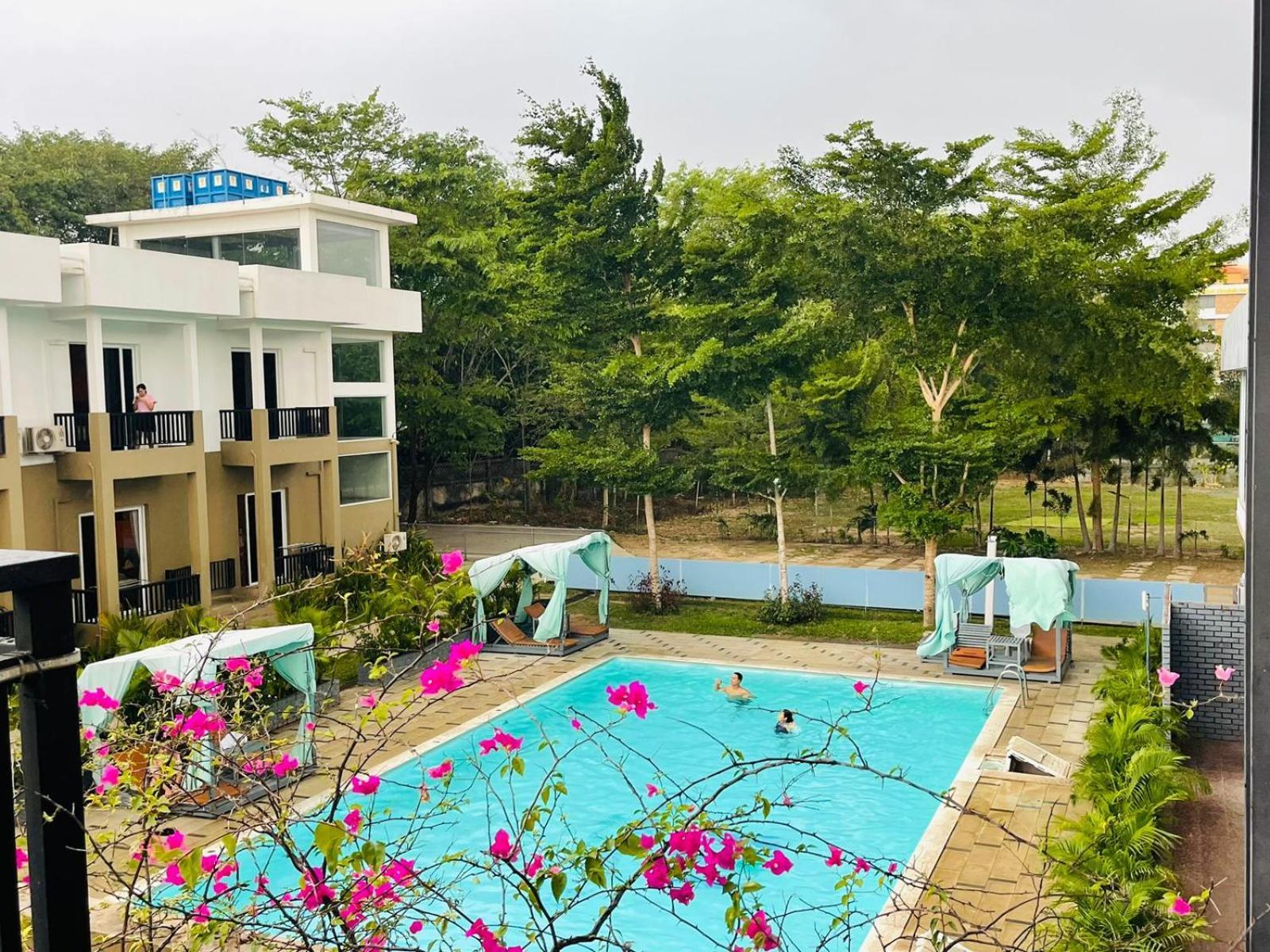 Wh Hotel & Service Apartment Thanlyin Exterior photo