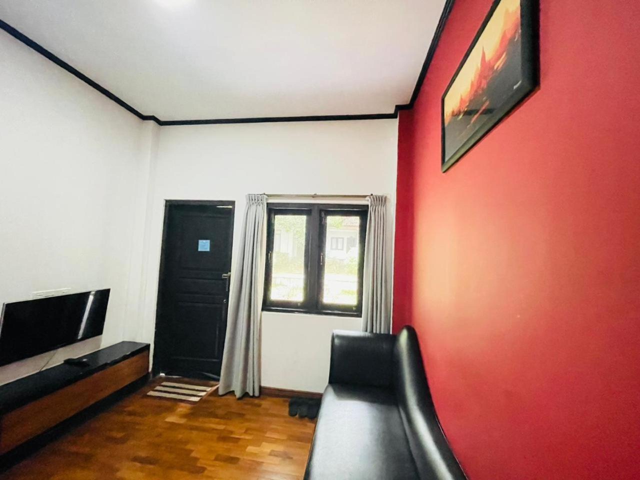 Wh Hotel & Service Apartment Thanlyin Exterior photo