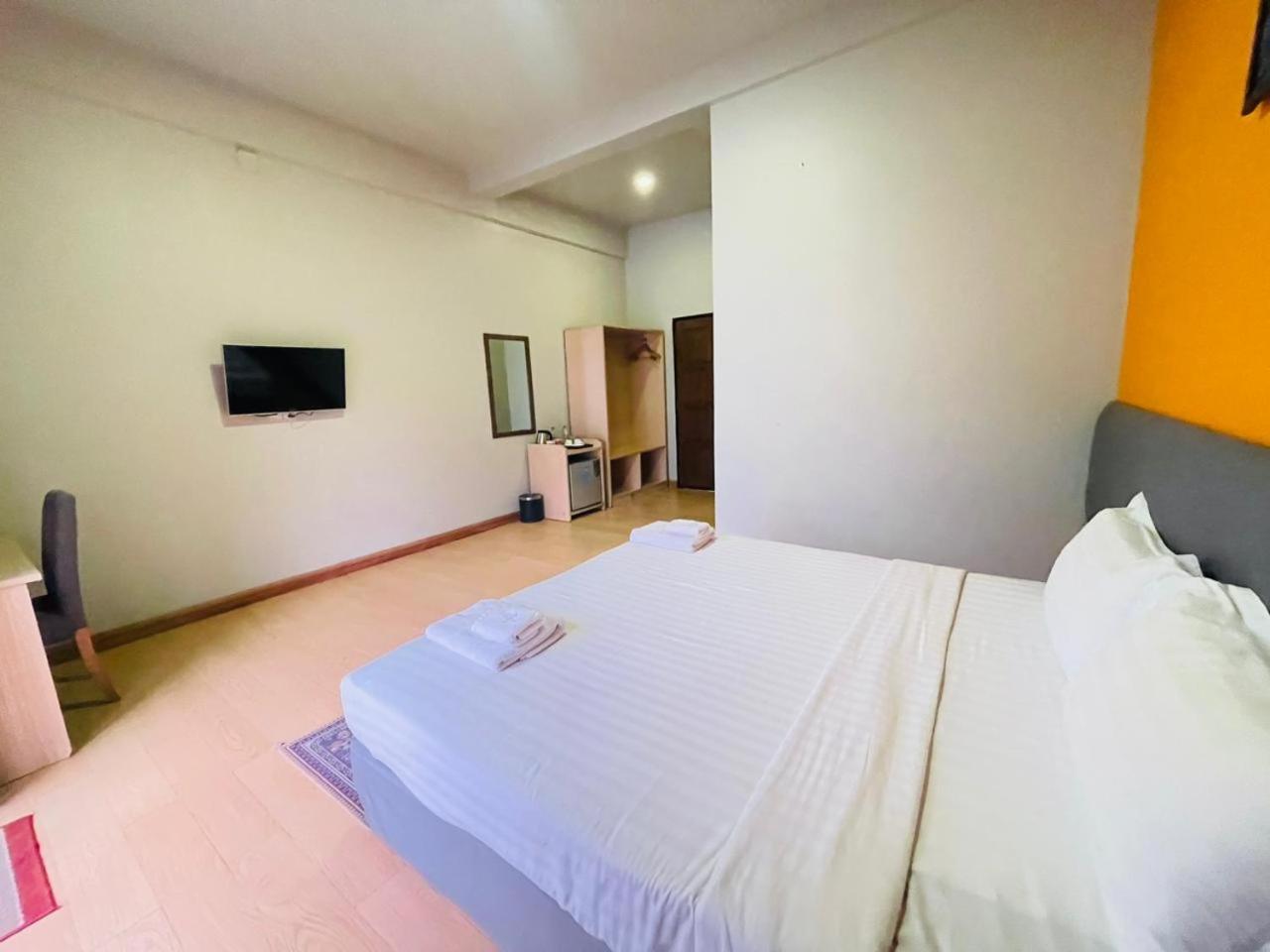Wh Hotel & Service Apartment Thanlyin Exterior photo