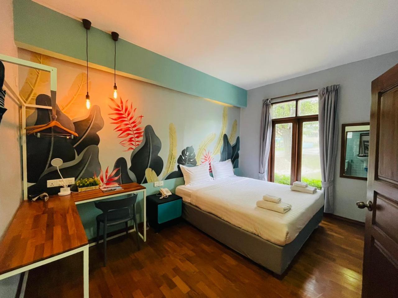 Wh Hotel & Service Apartment Thanlyin Exterior photo