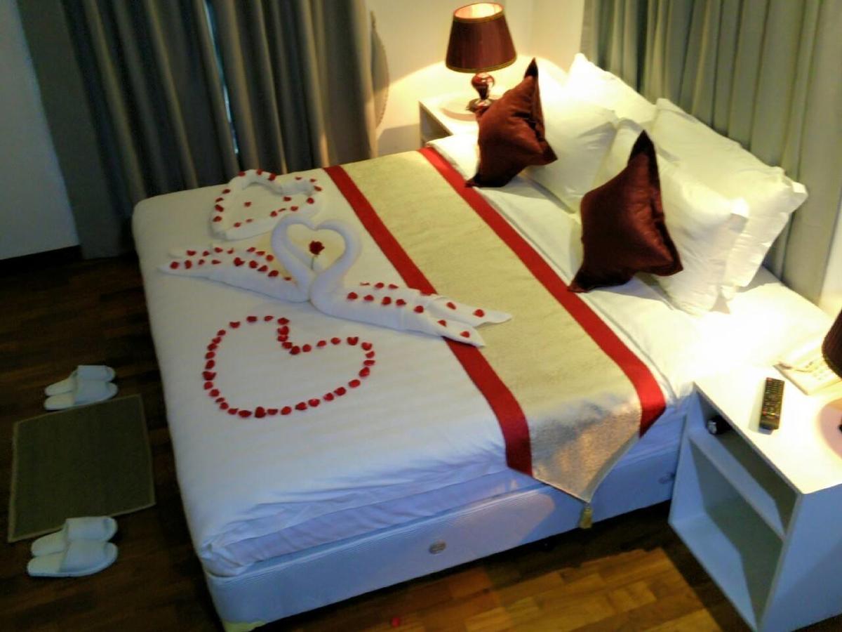 Wh Hotel & Service Apartment Thanlyin Exterior photo
