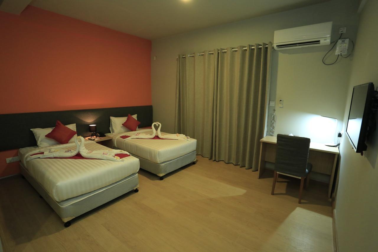 Wh Hotel & Service Apartment Thanlyin Exterior photo